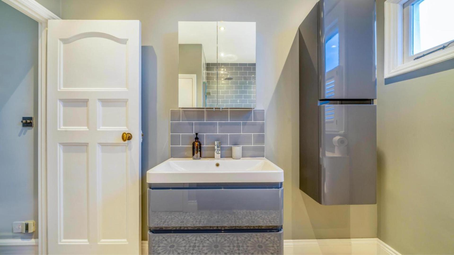 Spacious 4br Retreat With Private Garden Zone 3 * Londres