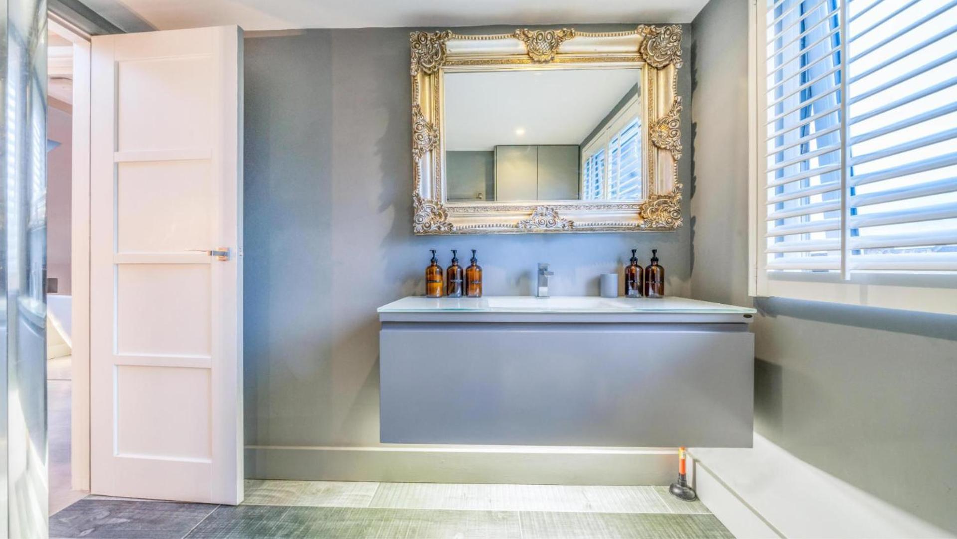 Spacious 4br Retreat With Private Garden Zone 3 * Londres