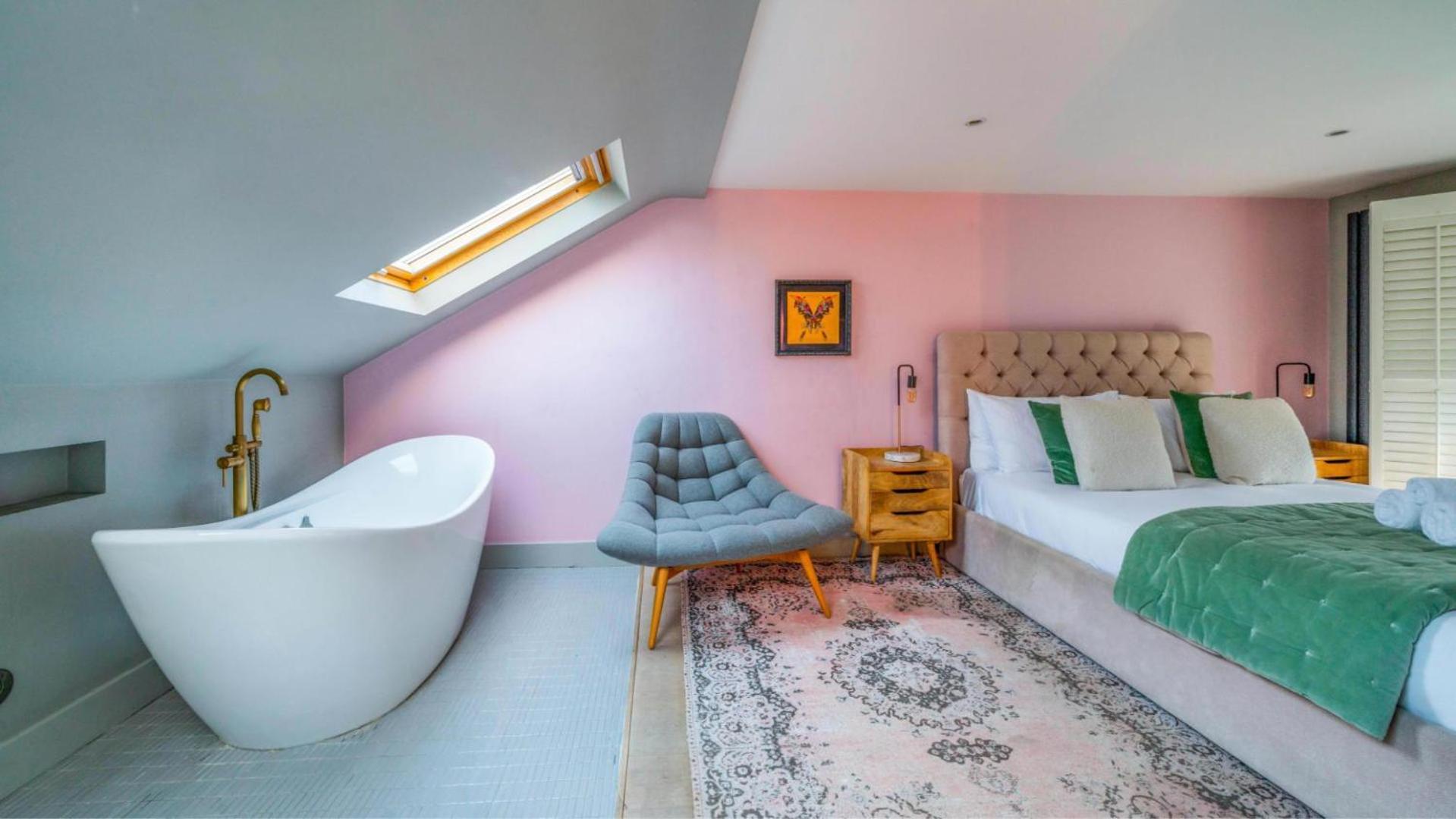 Сasa de vacaciones Spacious 4br Retreat With Private Garden Zone 3 *
