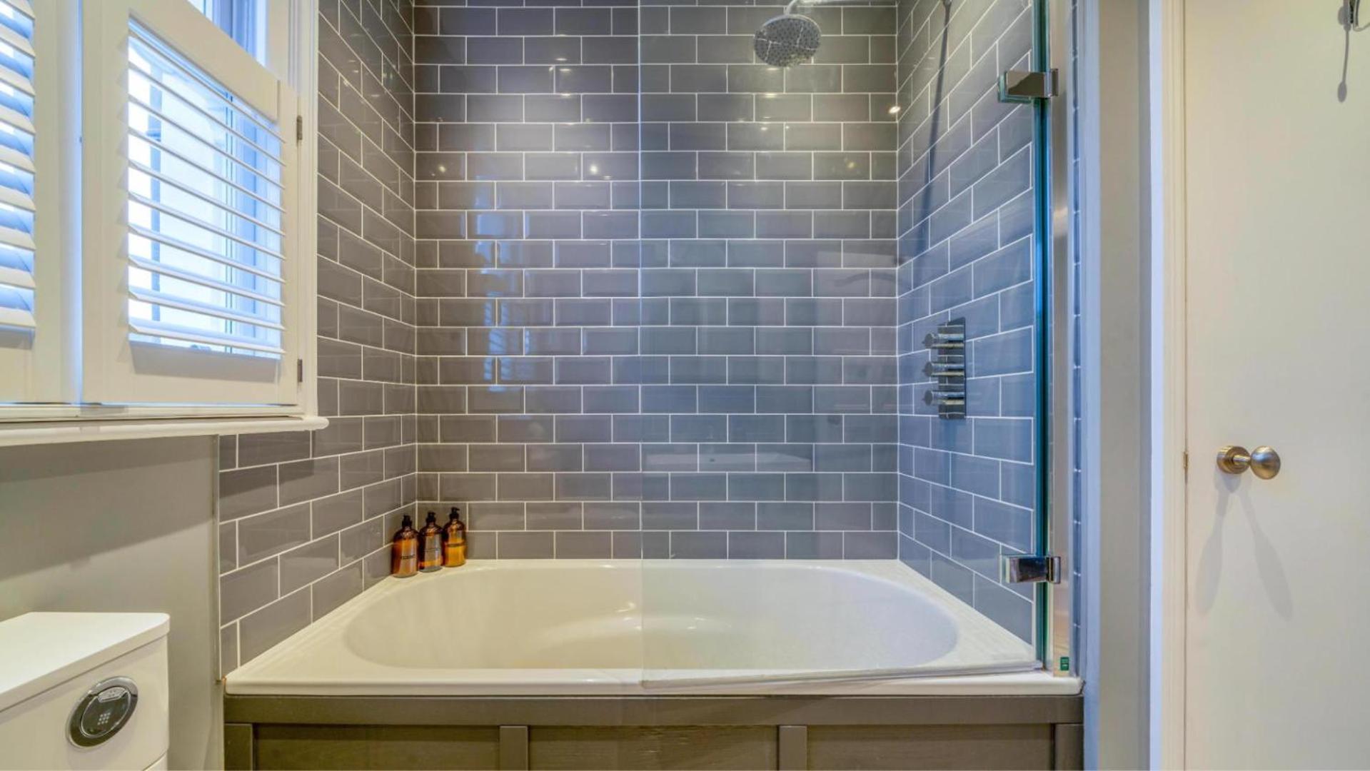 Сasa de vacaciones Spacious 4br Retreat With Private Garden Zone 3 Londres