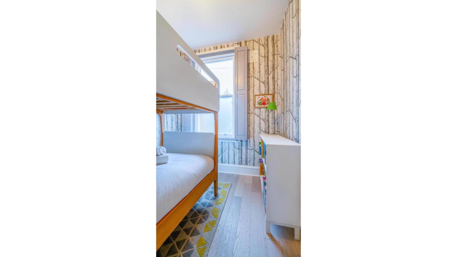 Spacious 4br Retreat With Private Garden Zone 3 Londres