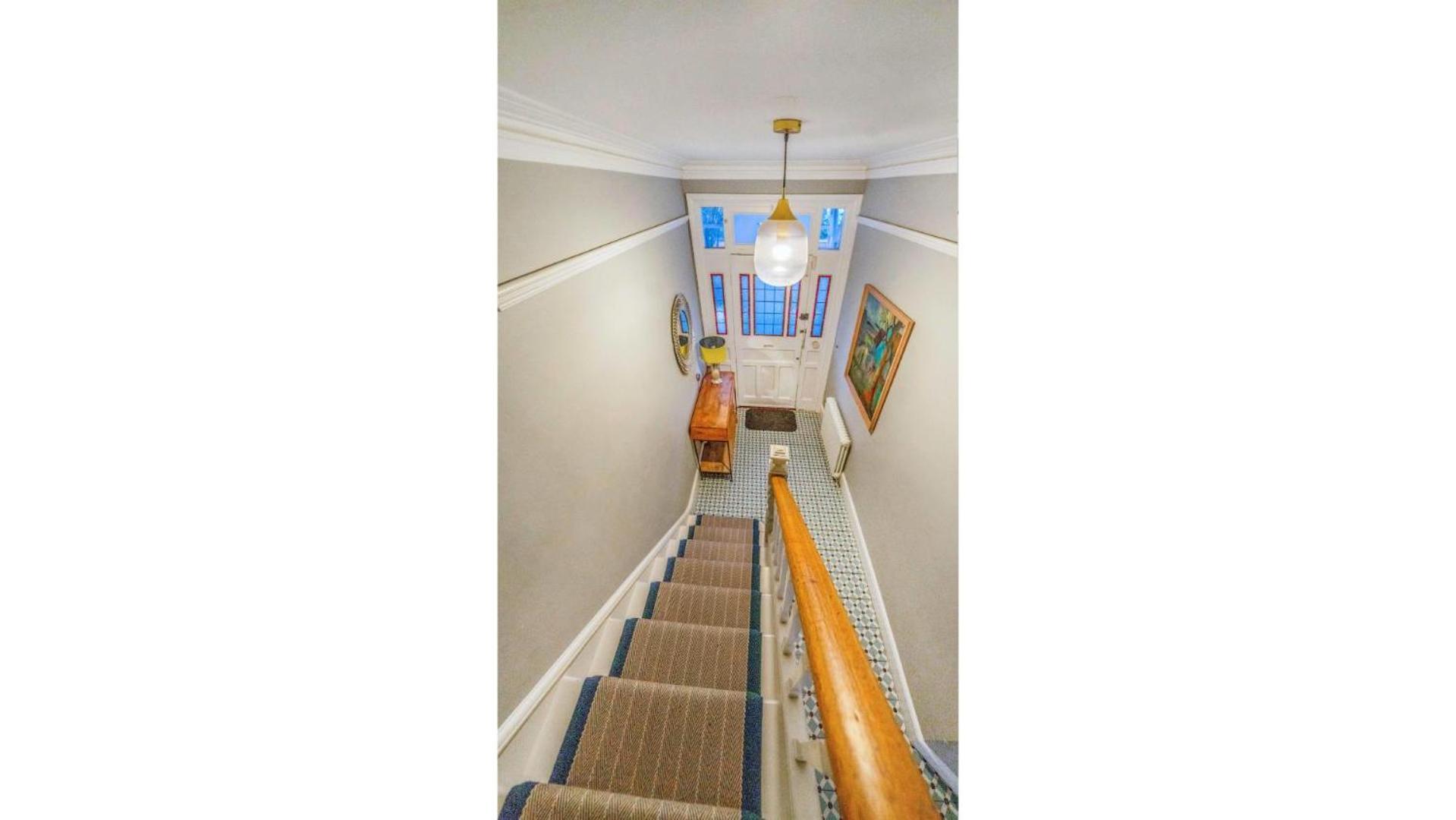 Сasa de vacaciones Spacious 4br Retreat With Private Garden Zone 3 *